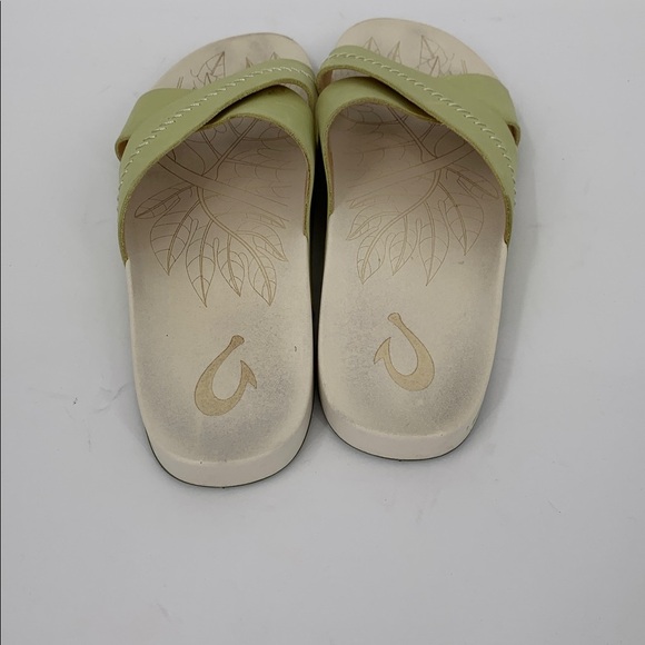 OluKai Kipea Olu criss cross sandals flat muted light green slide leather mule 8 - Picture 5 of 7